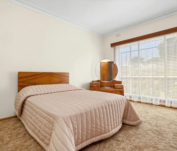 CLASSIC APPEAL IN A PRIME OAKLEIGH POCKET - Photo 4