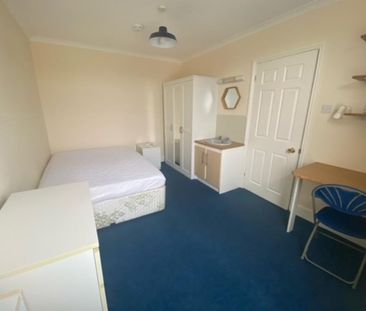 4 bedroom terraced house to rent - Photo 4