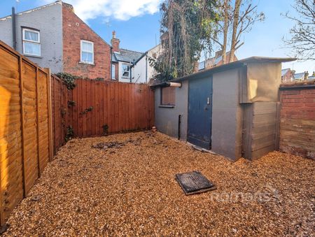 property to rent - Photo 5