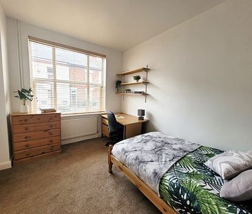 8 Bedrooms, 45 Lower Ford Street – Student Accommodation Coventry - Photo 1