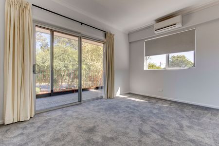 69 Kent Street, Deakin ACT 2600 - House For Rent | Domain - Photo 5