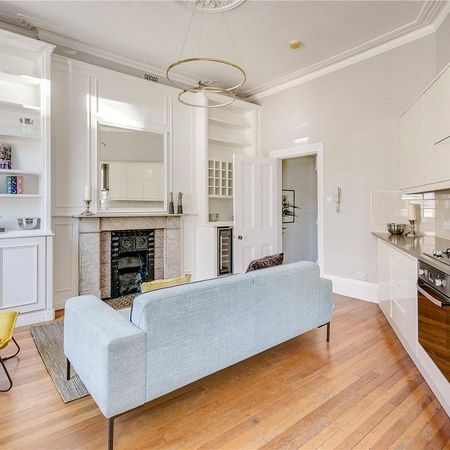 1 bedroom flat in Kensington - Photo 3