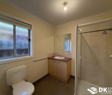 Modern 3 Bedroom Townhouse in Werribee - Photo 1