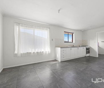 Comfortable Family Living in the Heart of Deer Park - Photo 4