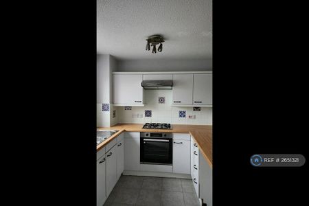 2 bedroom semi-detached house to rent - Photo 3