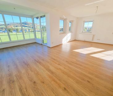 Neuwertige 2-Zimmer-Wohnung mit traumhaftem Seeblick & Seezugang in... - Photo 1