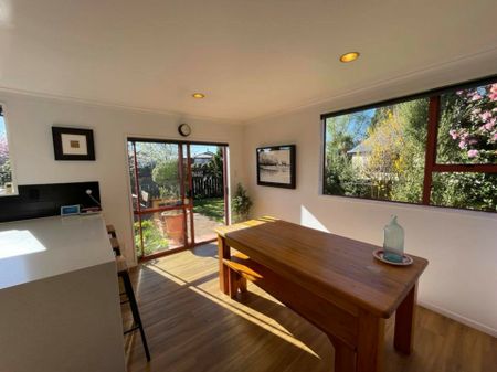 Where sun, style and privacy collide! - Photo 3