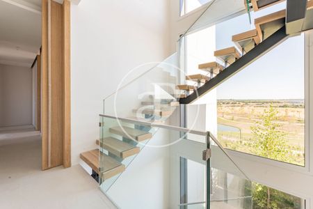 Triplex penthouse for rent in La Finca - Photo 5