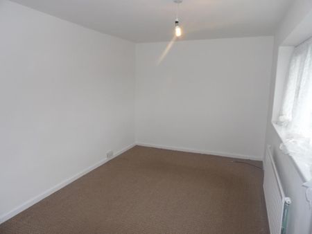 4 bedroom end of terrace house to rent - Photo 5