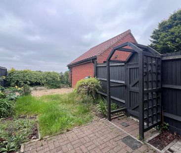 Glosthorpe Manor - Photo 1
