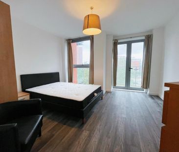 2 bedroom Flat To Let - Photo 1