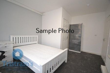 1 bedroom in a house share to rent - Photo 3