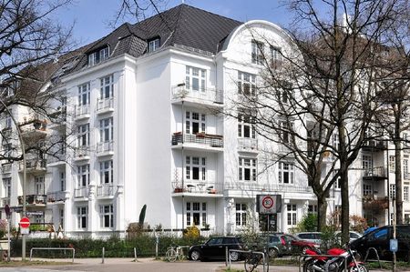 Zeitlose Pracht: Großzügiges Altbau-Refugium in begehrter Alsternähe - Photo 3