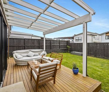 Modern family home in Hobsonville - Photo 5