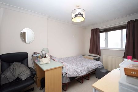 Throop, Bournemouth - Photo 2