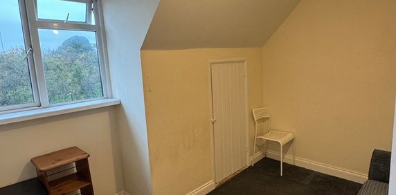 2 Bed Flat, The Colonnade, SO19 - Photo 2