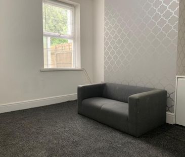 1 bedroom hotel room to rent - Photo 2