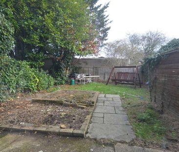 Westland Close, Stanwell, Staines-upon-thames, TW19 - Photo 3