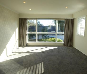 Modern two bedroom apartment in Merivale - Photo 3