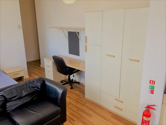Studio to rent - Photo 1