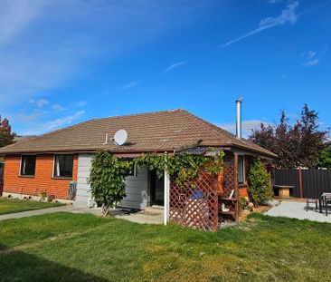 Warm and functional home in Cromwell - Photo 5