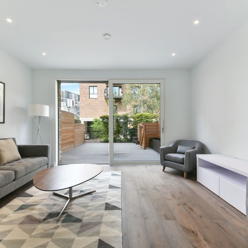 3 Bed Terraced House, Wansey Street, SE17 - Photo 1