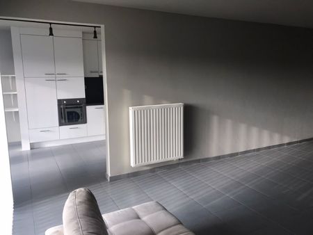 Rustig en zon georiënteerd, instapklaar 2 slk appartement met terras, private garage en dichtbij het Station van Denderleeuw en winkels - Foto 4