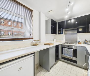 1 bedroom flat to rent - Photo 6