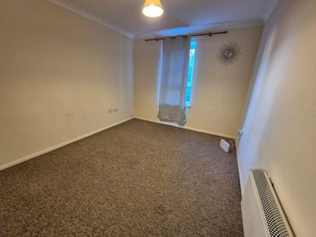 Churchill Court, Bishops Park, Telford Close - Photo 2