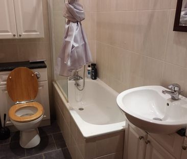 Room in a Shared House, Blenheim Avenue, IG2 - Photo 6