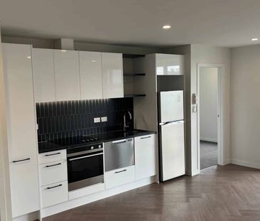 2 Bedroom Apartment in Panmure - Photo 3