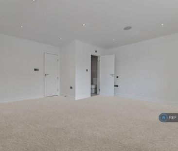 4 bedroom terraced house to rent - Photo 2