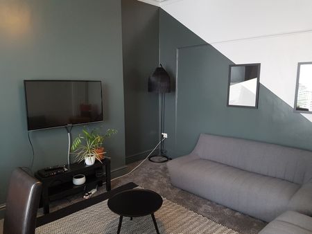 Designer Room | 5 Mins to MediaCity 💚 Room 2 - Double - Photo 2