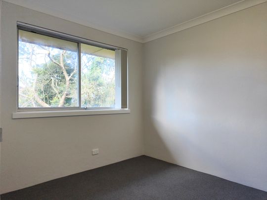 Close to transport, shops & Uni! - Photo 1