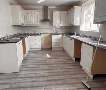 3 bedroom terraced house to rent - Photo 5