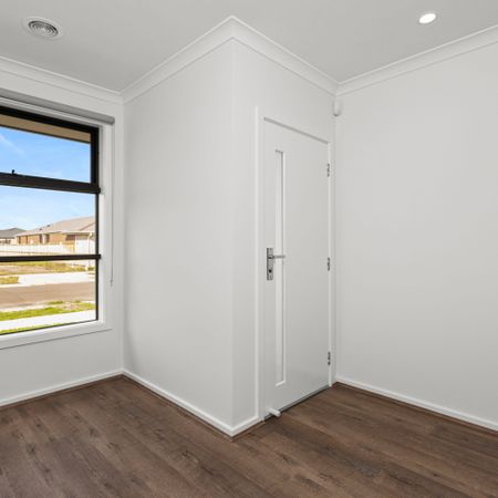 Perfect Blend of Modern Living & Family Comfort! - Photo 3