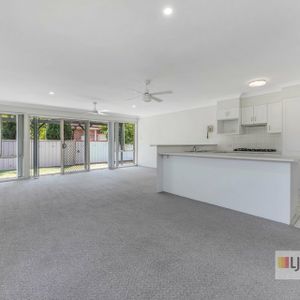 CONTEMPORARY VILLA IN SENSATIONAL ASHTONFIELD!! - Photo 3