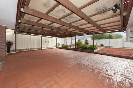 Perfect Family Home - Photo 3