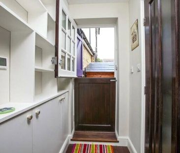Sunbury Avenue, London, SW14 - Photo 3