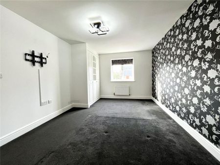 4 bedroom semi-detached house to rent - Photo 5