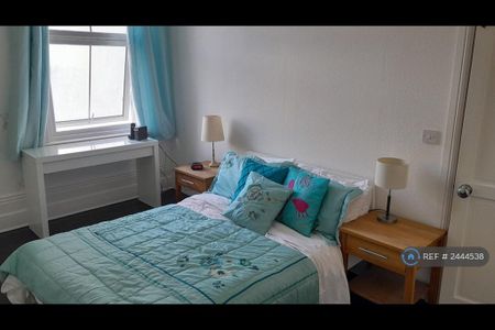 2 bedroom flat to rent - Photo 3