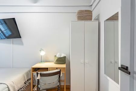 Travessera de les Corts, Barcelona, Catalonia 08028 - Photo 3