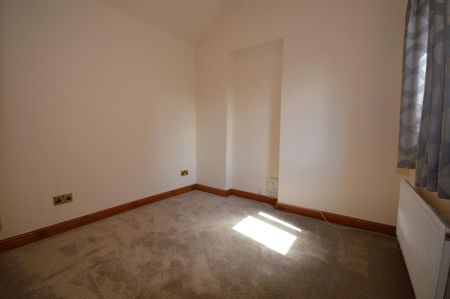 2 bedroom semi-detached house to rent - Photo 4