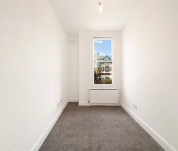 3 bedroom flat to rent - Photo 4