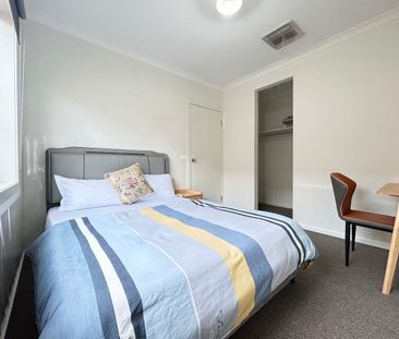 Modern Furnished Room Near Williams Landing Train Station - Photo 5