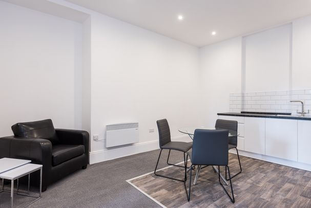 Flat 4, 16 Blenheim Terrace, LS2 9HN, Leeds - Photo 1