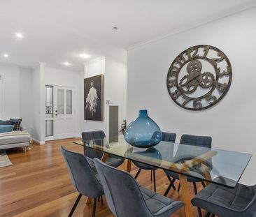 14 Armstrong Close, Keilor East VIC 3033 - Photo 3