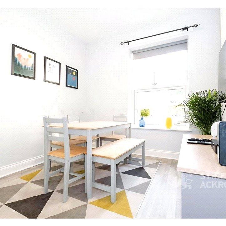 1 bedroom in a house share to rent - Photo 1