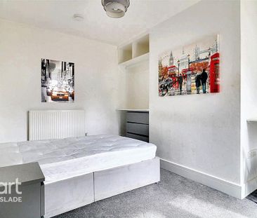 1 bedroom in a house share to rent - Photo 1