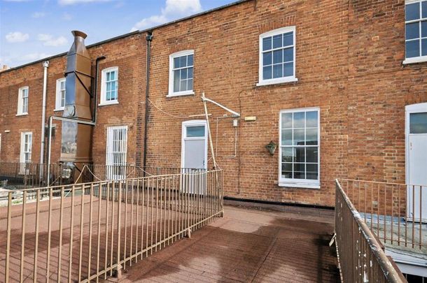 3 bedroom flat to rent - Photo 1